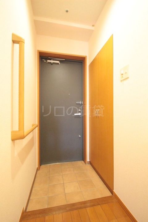 モニュメントスクウェア弐番館の玄関