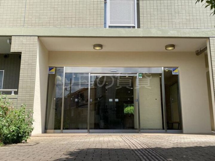 モニュメントスクウェア弐番館の玄関