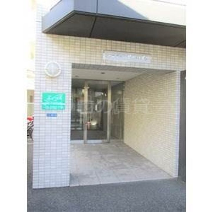 ジェイ・スリーハイツの玄関