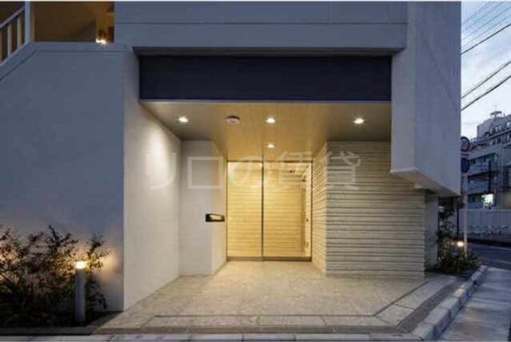 グランカーサ蒲田ウエストの玄関