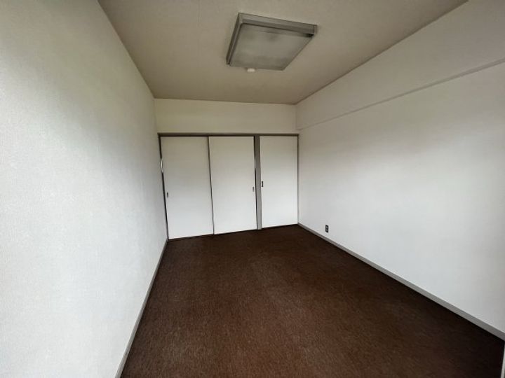 徳和マンション・205の居間