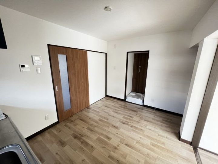 メゾンドール横河原101の居間