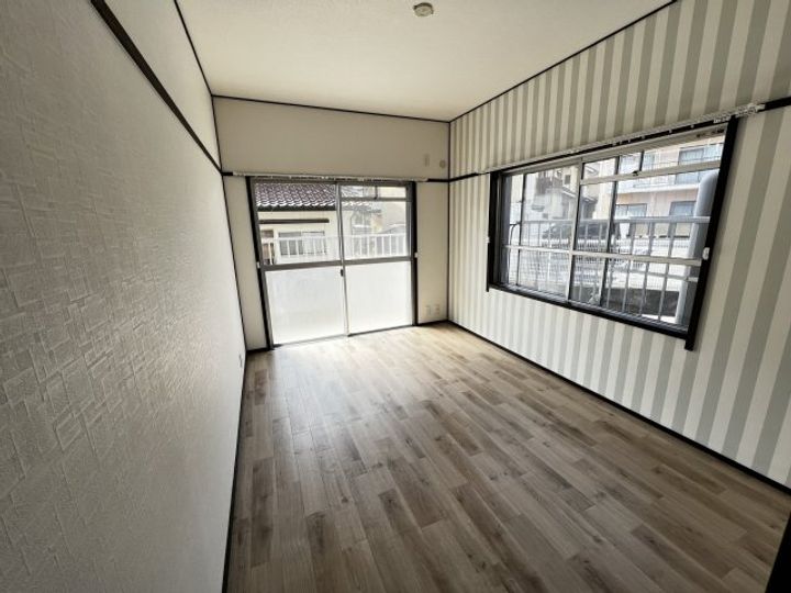 メゾンドール横河原101の居間