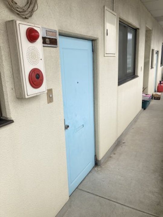 コーポ波藤302の玄関