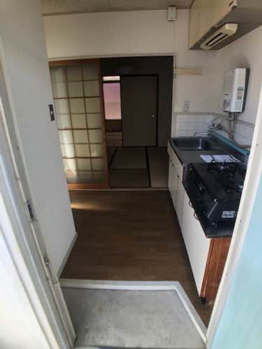 コーポ泉・205の玄関