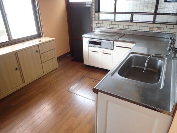 愛媛県松山市中央1丁目(一戸建)の賃貸物件1のキッチン