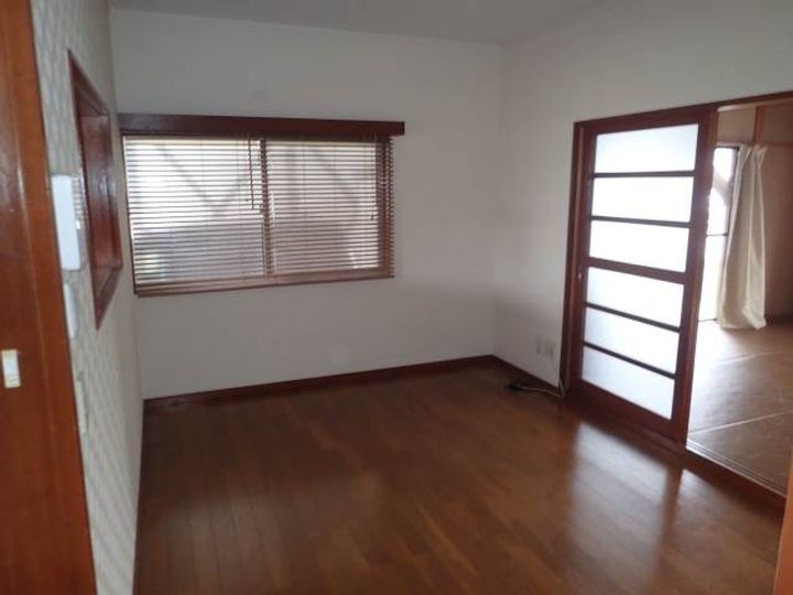 愛媛県松山市中央1丁目(一戸建)の賃貸物件1の居間