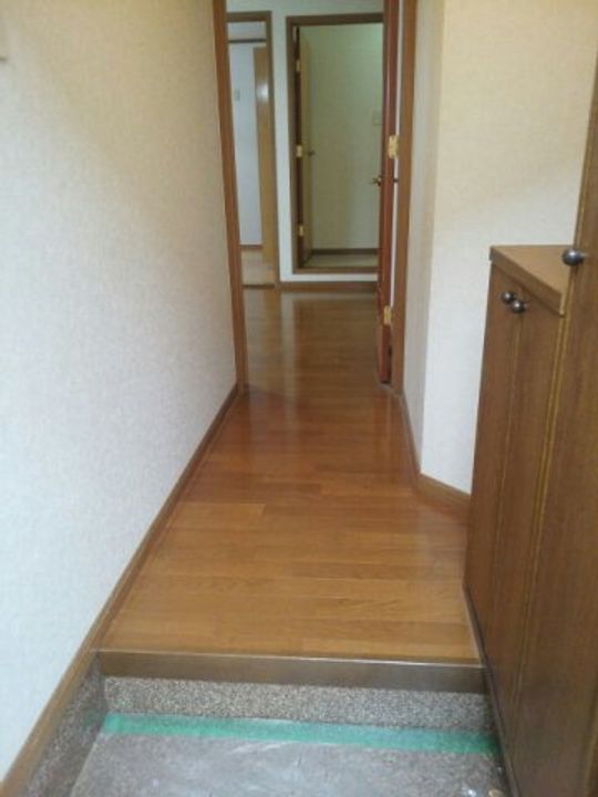 レジデンス淡路 Bの玄関