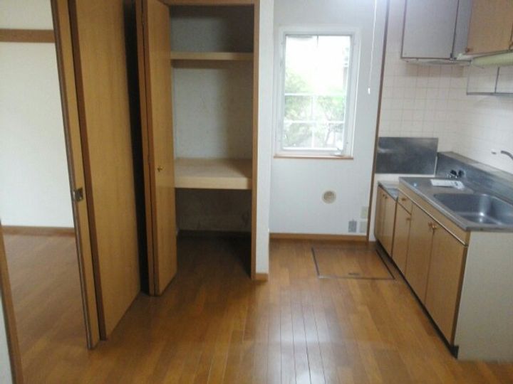 レジデンス淡路 Bの居間