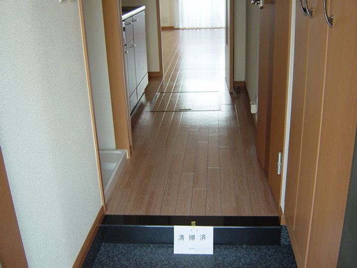 プランドール・カネキB棟の玄関
