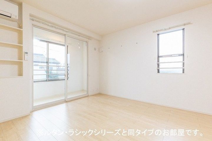 アルストロメリアの内装