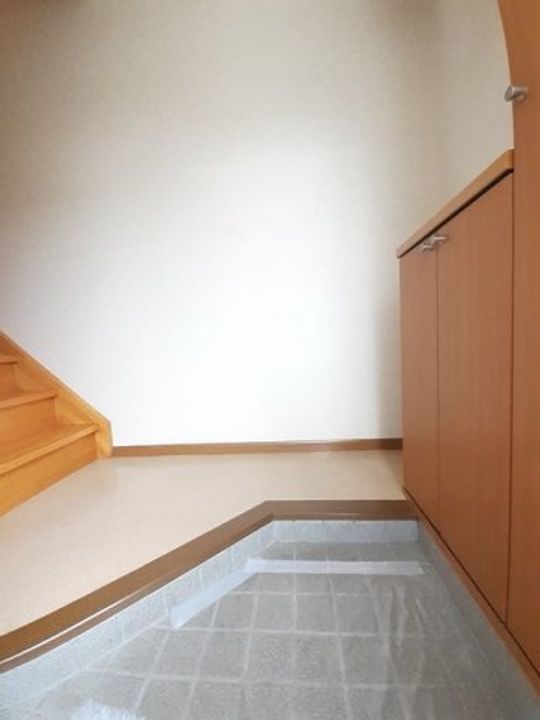 マーヴェラス竹原Bの玄関