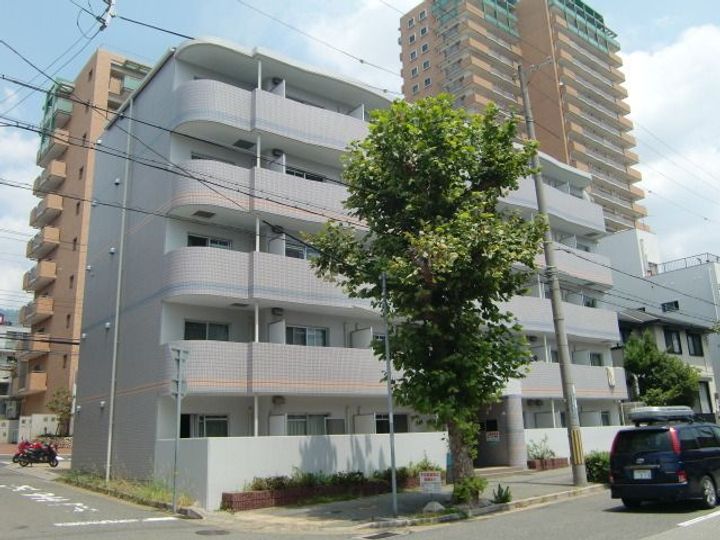 シャトラン弓木三番館の外観