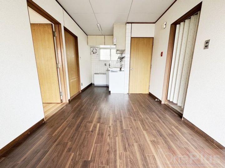 金盃第2ビル高羽荘の居間