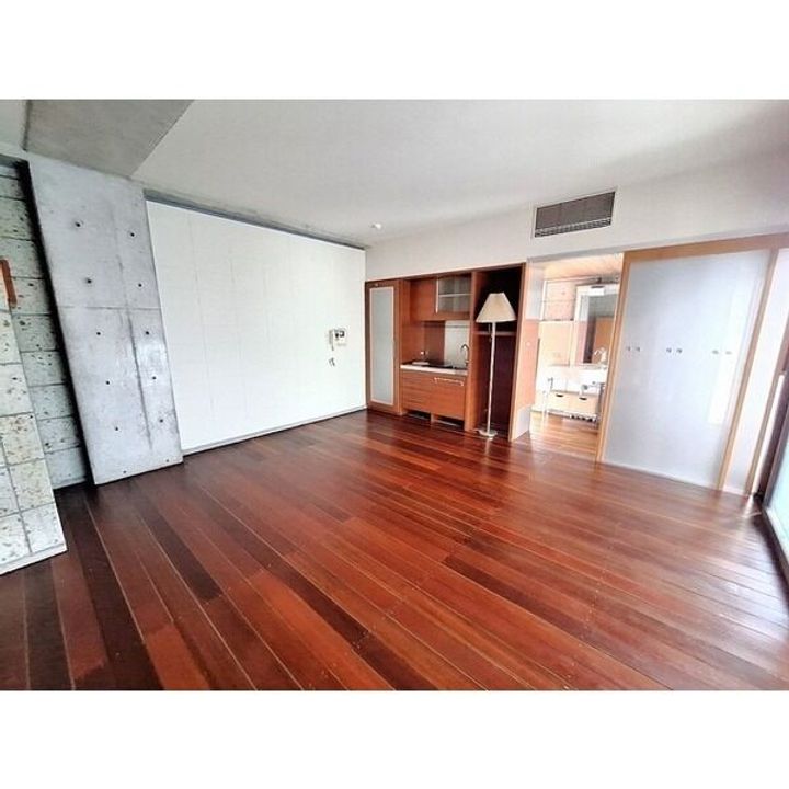 精道アパートの居間