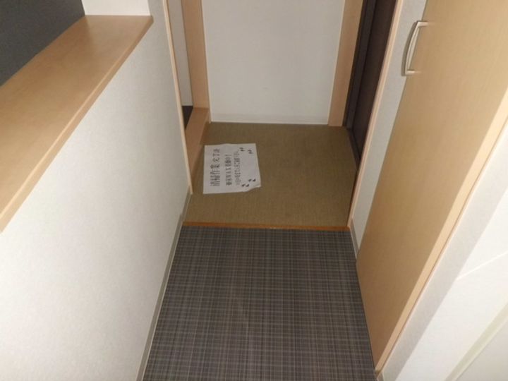 レジデンスSAKURAの玄関