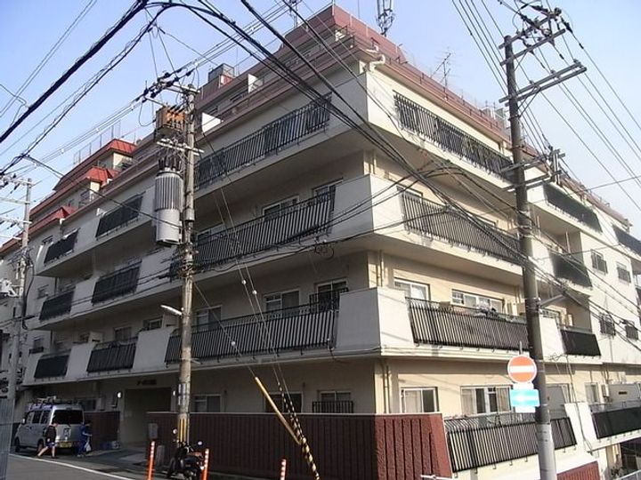 リアライズ高尾(旧:アーバン高尾)の外観