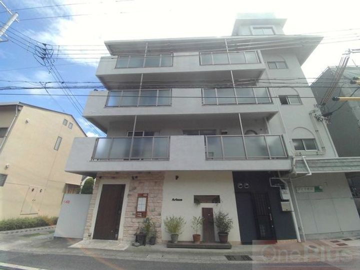 ヴィラ本山の外観
