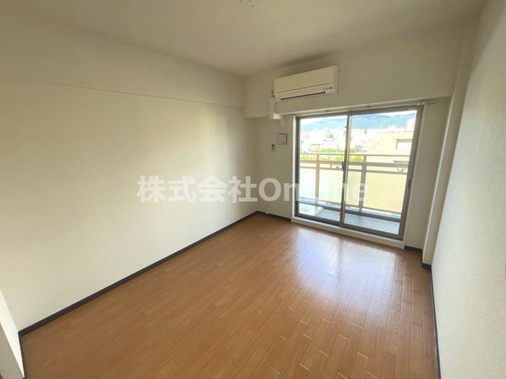 M’プラザ小阪駅前の居間