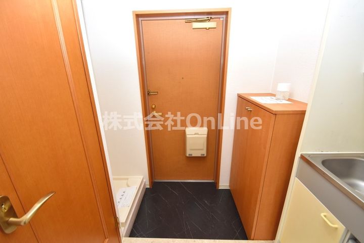 ブルグリンコート布施駅前の玄関