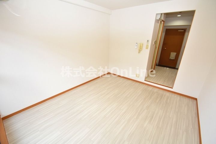 ブルグリンコート布施駅前の居間