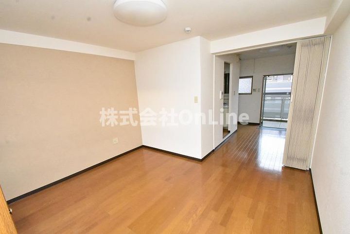 朋成マンションの居間