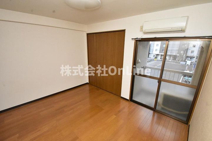 朋成マンションの居間