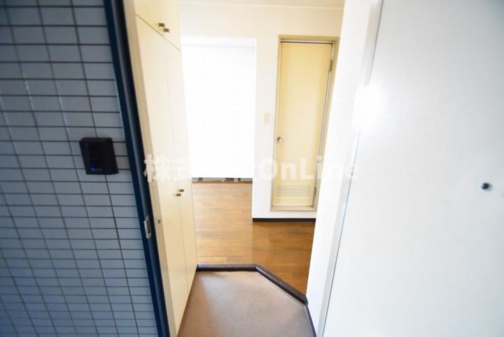 ロフティ岡田の玄関