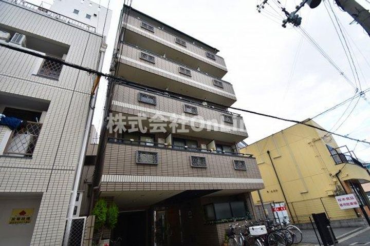 コーポローレル布施の外観