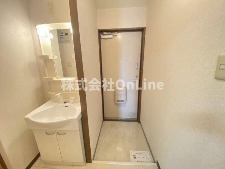 八尾大発マンションの玄関
