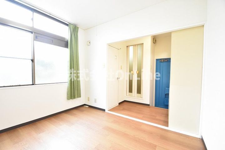 シャトーユキの居間