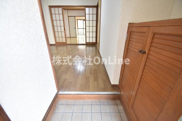 松本マンションの玄関