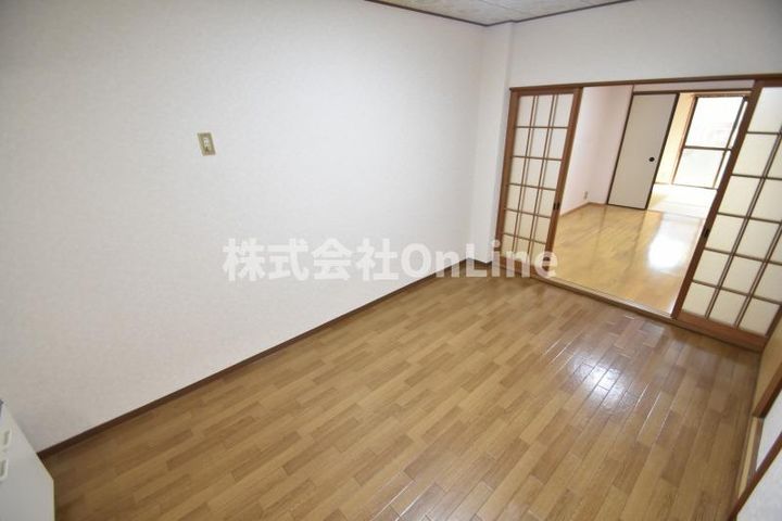 松本マンションの居間