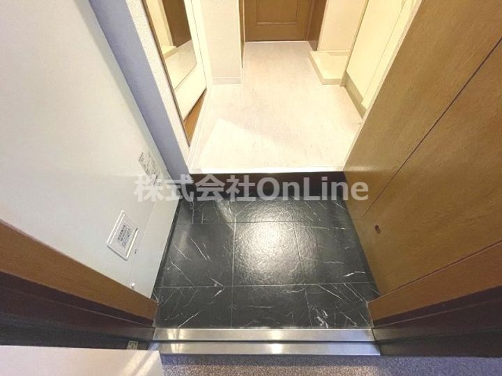 PS HIGASHI OSAKAの玄関