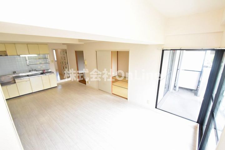 大阪府八尾市東山本新町9丁目(マンション)の賃貸物件の居間