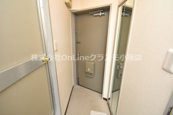 東大阪レヂデンスの玄関