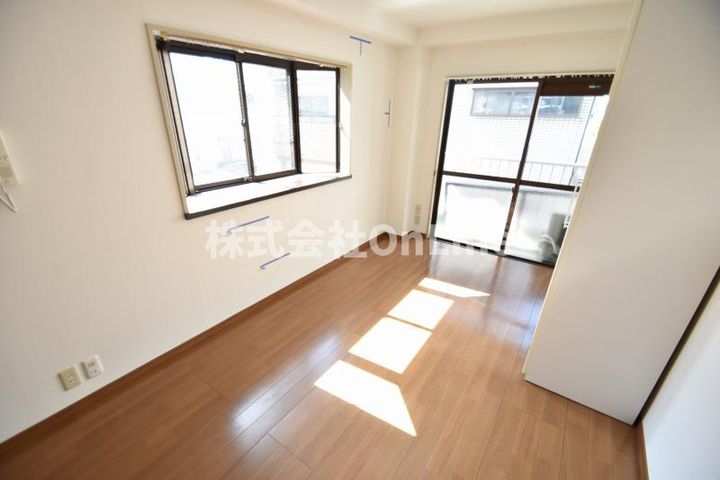 ハイツ當里家の居間