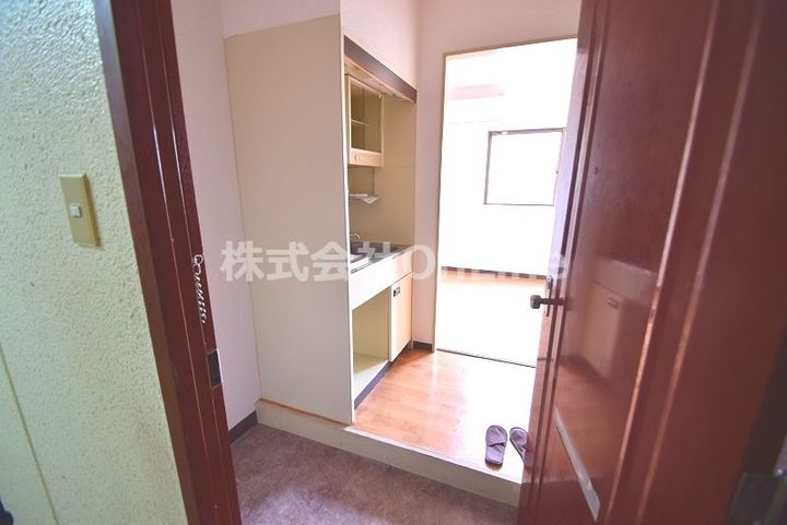 大阪府東大阪市小若江2丁目(マンション)の賃貸物件の玄関