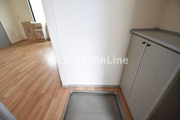 大阪府東大阪市中新開2丁目(アパート)の賃貸物件の玄関