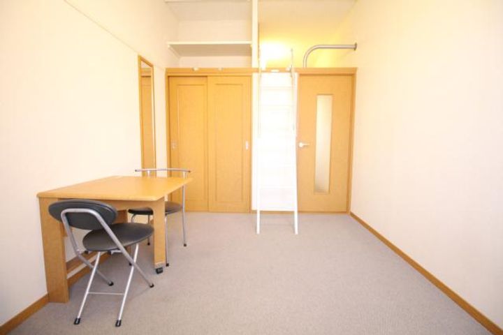 レオパレス加美の居間