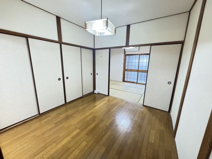 宝持荘の居間