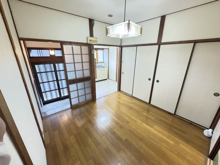 宝持荘の居間
