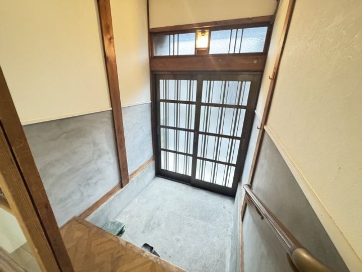 宝持荘の玄関