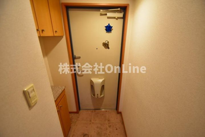大阪府東大阪市衣摺1丁目(マンション)の賃貸物件の玄関