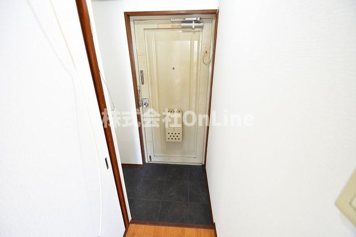 大谷ビルの玄関