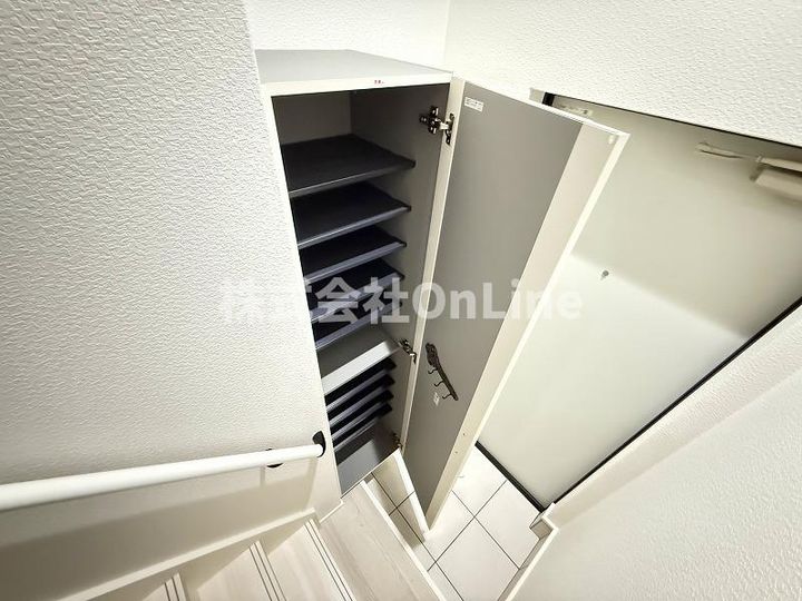 大阪府東大阪市大蓮東3丁目(アパート)の賃貸物件の玄関