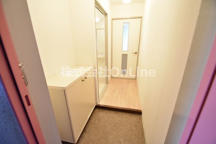 大阪府東大阪市菱江2丁目(マンション)の賃貸物件の玄関