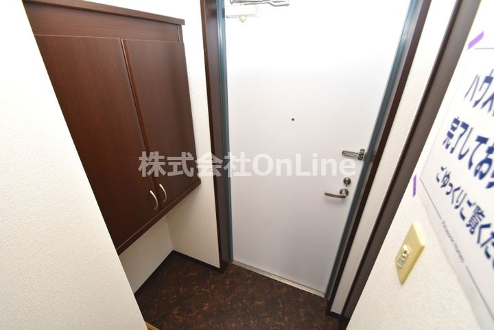 大阪府東大阪市中新開2丁目(マンション)の賃貸物件の玄関