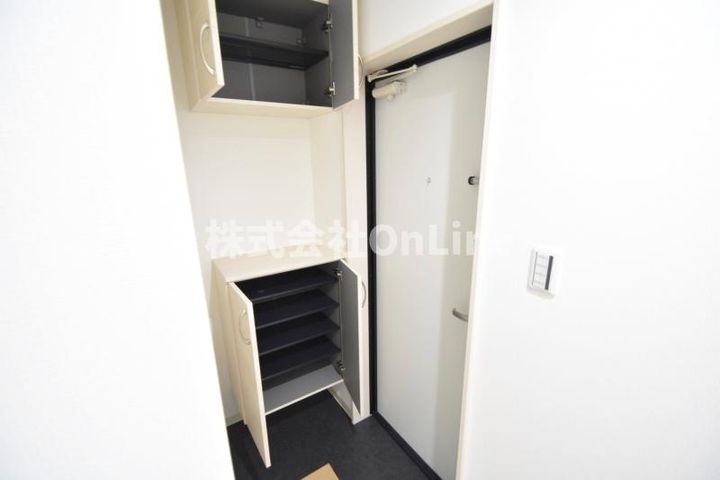 大阪府東大阪市玉串元町1丁目(アパート)の賃貸物件の玄関