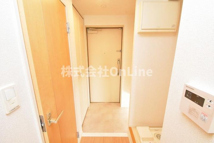 シェモワ八尾の玄関